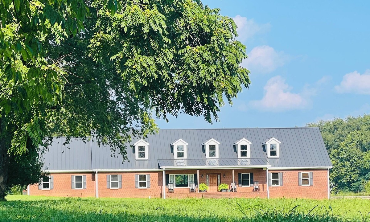 Keene House | Private Residence on 37 Acres, 9 minutes to Keeneland.
