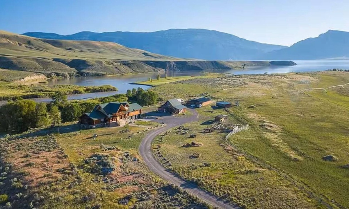 Cody House | Private Riverside Luxury River Ranch Getaway