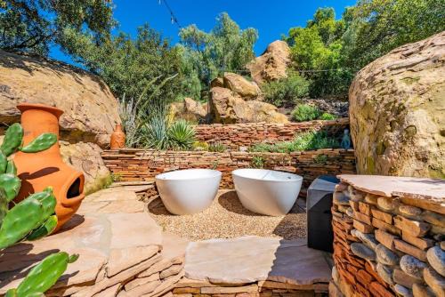 Canoga Park House | Private Romantic Escape, Hidden Gem w Hot Tub