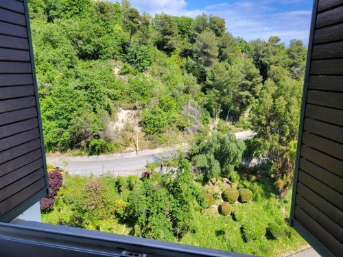 Le Ray House | Private Room-3 in HANNANA Apartment- 2 min walk To Tram 12 min to Nice train station 15 min to Massena Place
