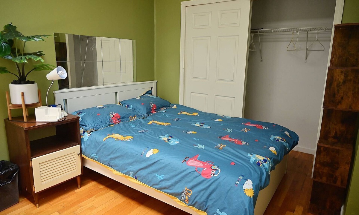 Bay Ridge Apartment | Private room in Brooklyn,1 minute to subway close to everything.