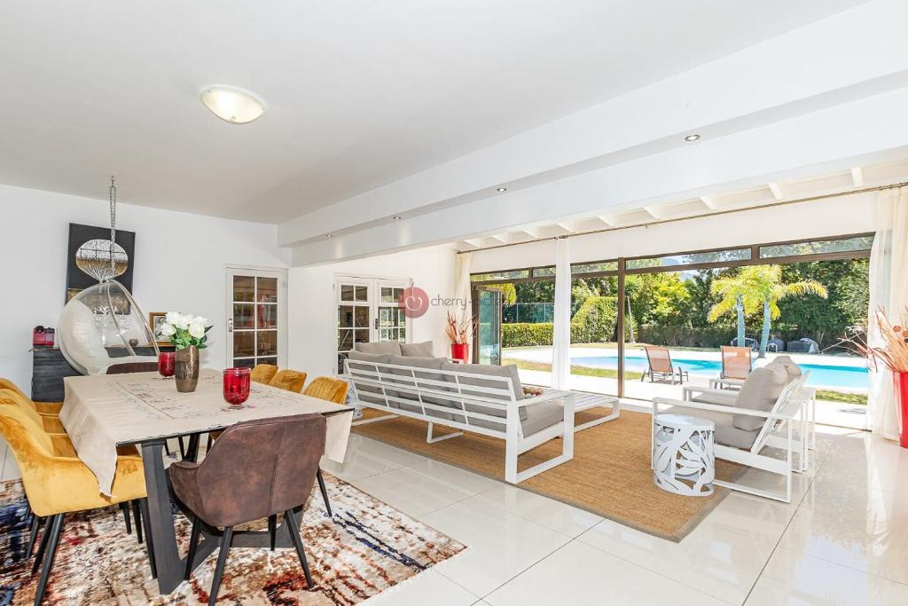 Constantia Bed & Breakfast | Private room in Constantia*