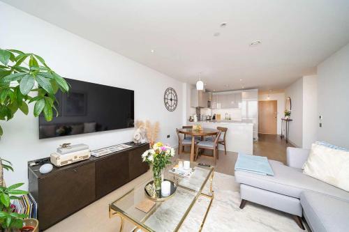 Barking Apartment | Private Room in Shared Flat with Stunning Views