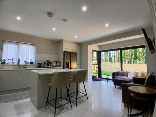 Lisburn House | Private room in shared house at Casa de Charlie