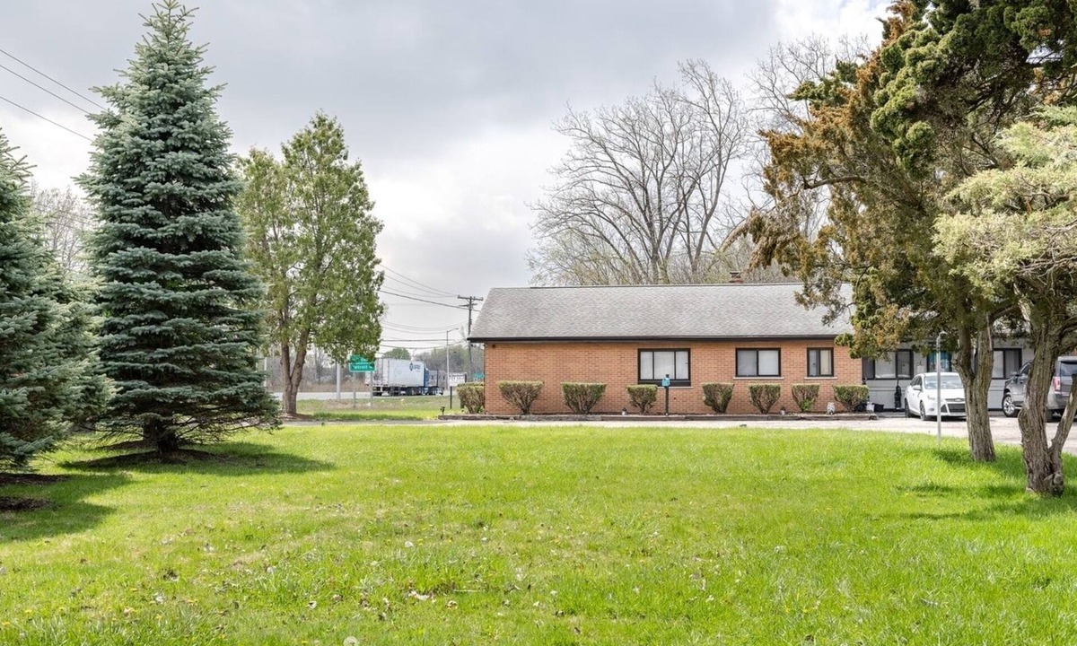 Riverview Apartment | Private Room w/Bath & Kitchen Access in Brownstown