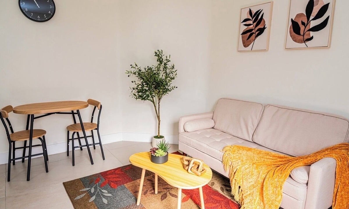 Sweetwater Apartment | Private room with bathroom, Wi-Fi and parking-near FIU and Dolphin Mall