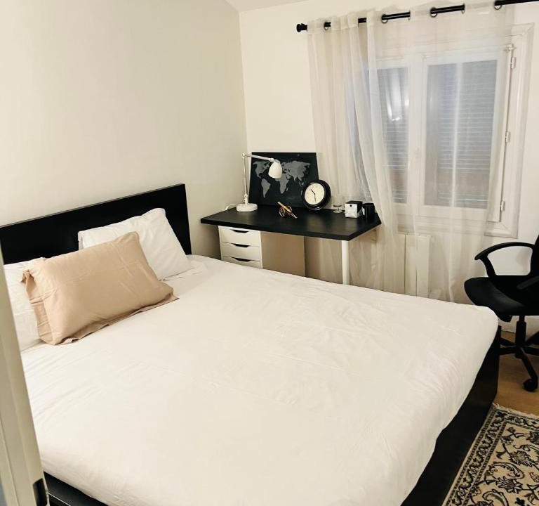 Roissy-en-France House | Private rooms in a Tiny home 4 min drive to Airport CDG ,1 private bathroom ideal for families and friends