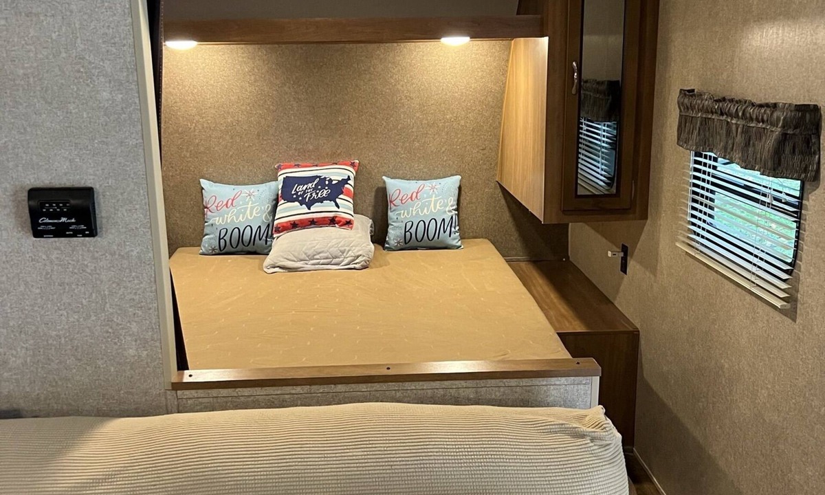 Doctors Inlet House | Private RV