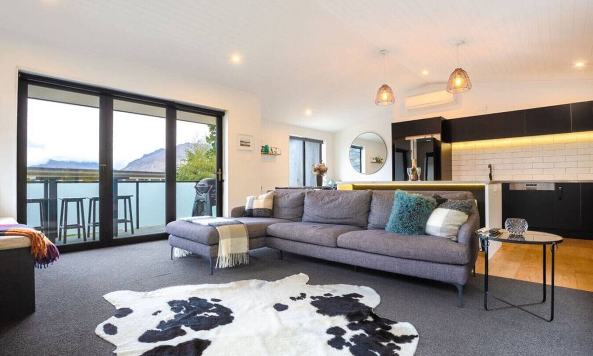 Queenstown House | Private Sauna & Ice Bath | Spacious, Close To Town | Queenstown Hill Location