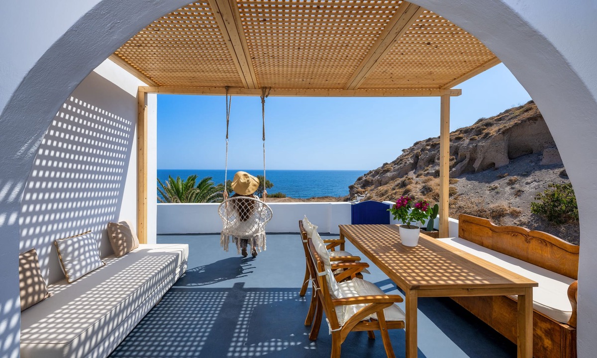 Kamari Apartment | Private Seafront Beach House with Jacuzzi- Sonus Mare I