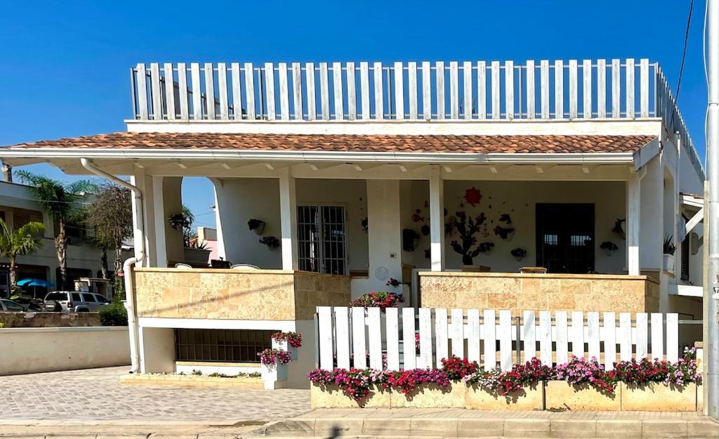 Marina di Mancaversa Villa | Private Seaside Villa 100mt from the Beach | 6 Ensuite Bedrooms |