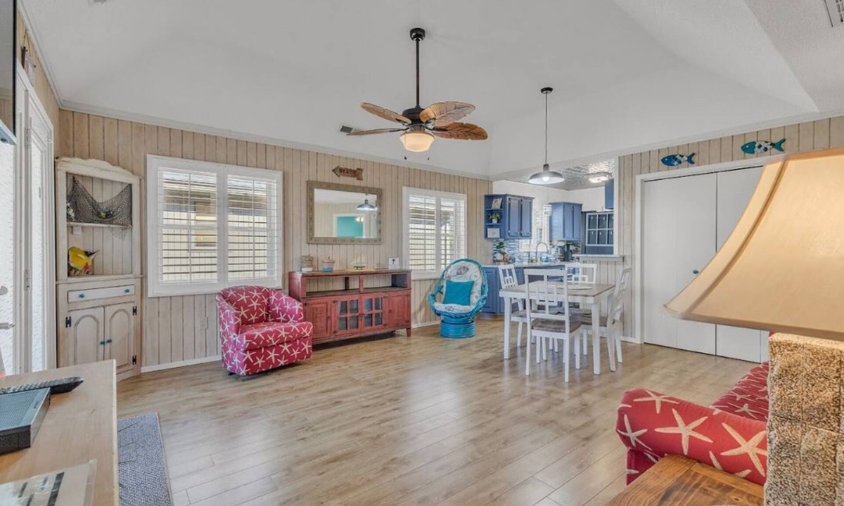 Myrtle Beach Cottage | Private Seaside Cottage. Pool Access, Balcony, Outdoor Bar, Short Walk To Beach!