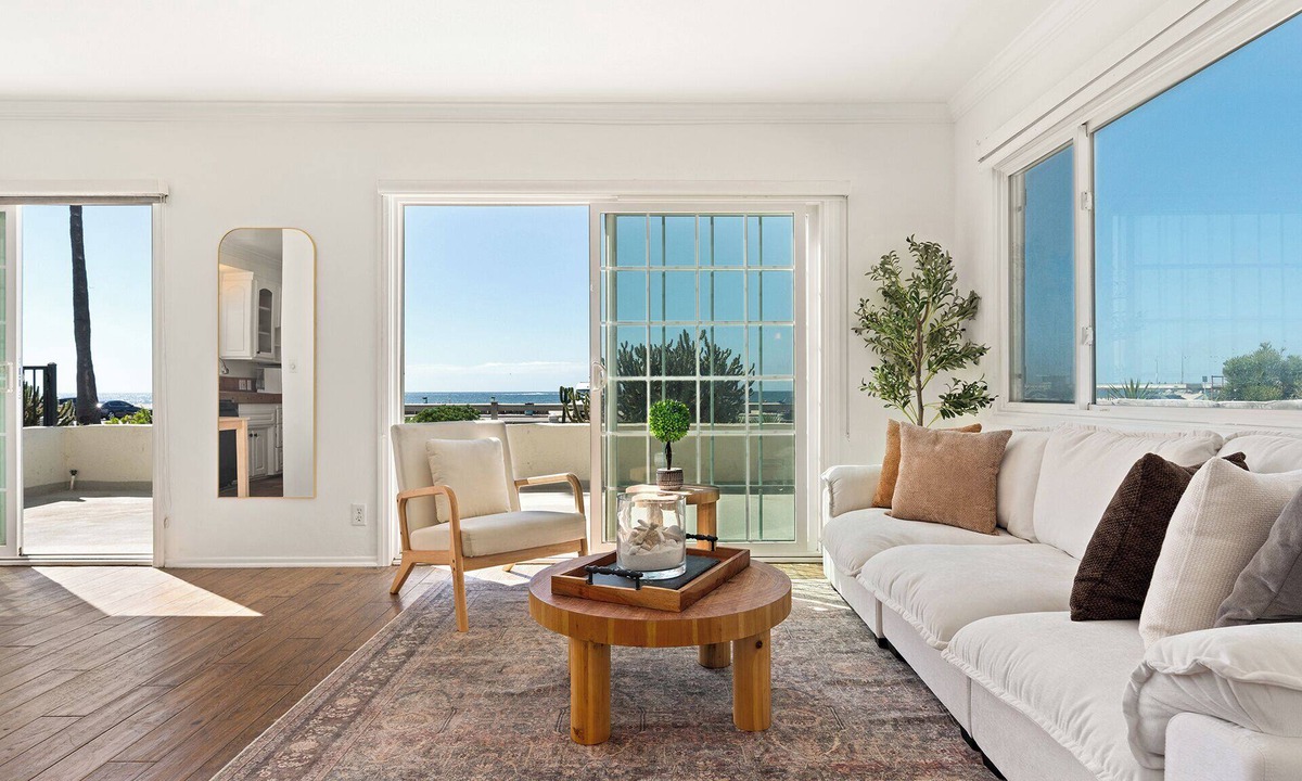 Marina Peninsula House | Private & Serene Beachfront 1BR in Marina Del Rey