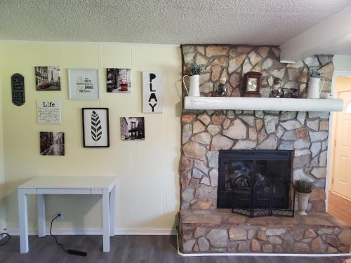 Oakdale House | Private Single Level Standalone House Large Lot - 3 Bedrooms