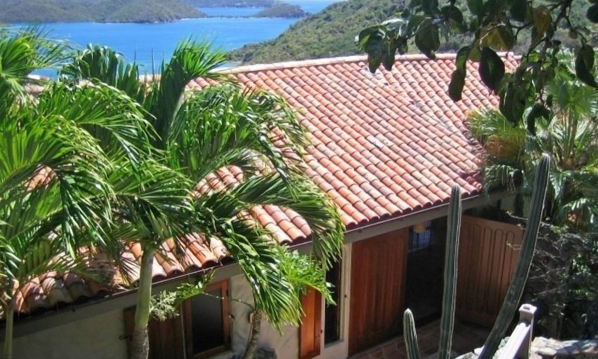 Seagrape Hill Villa | *Private & Spacious* 3-5 Bedrooms-Pool&Fitness Equipment/Wifi/Stereo/Water Views