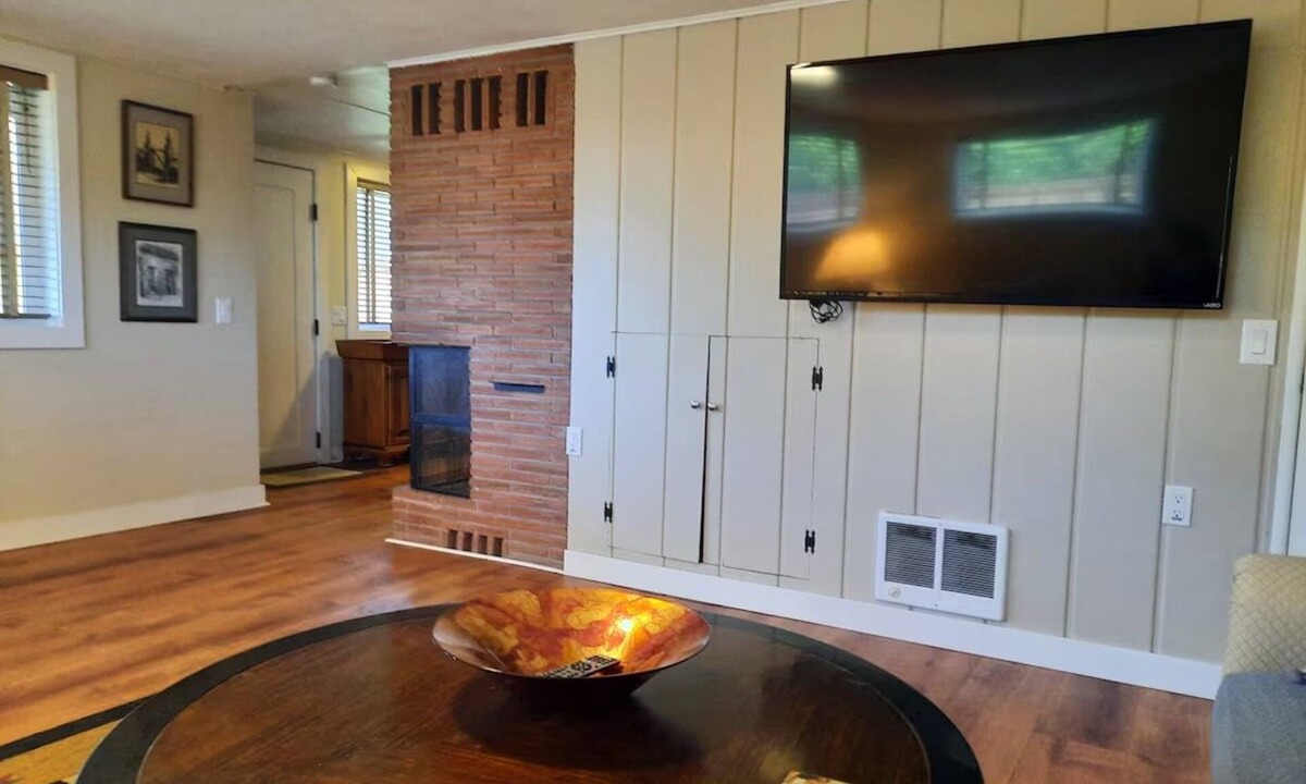 Highline Apartment | Private & Spacious Daylight Basement Apartment with Kitchen