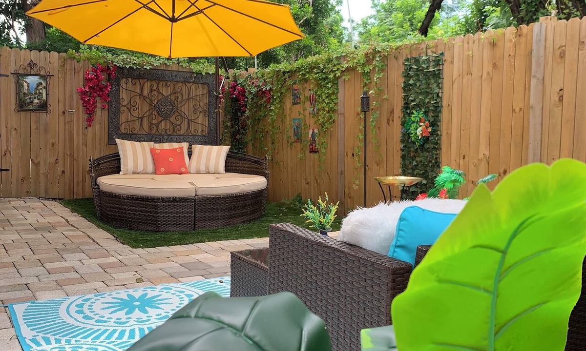 South Gate Ridge Apartment | Private Studio · Near Siesta Key · Pet Friendly