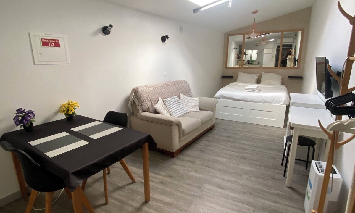 Ericeira Apartment | Private studio with AC, kitchen and laundry near Ericeira