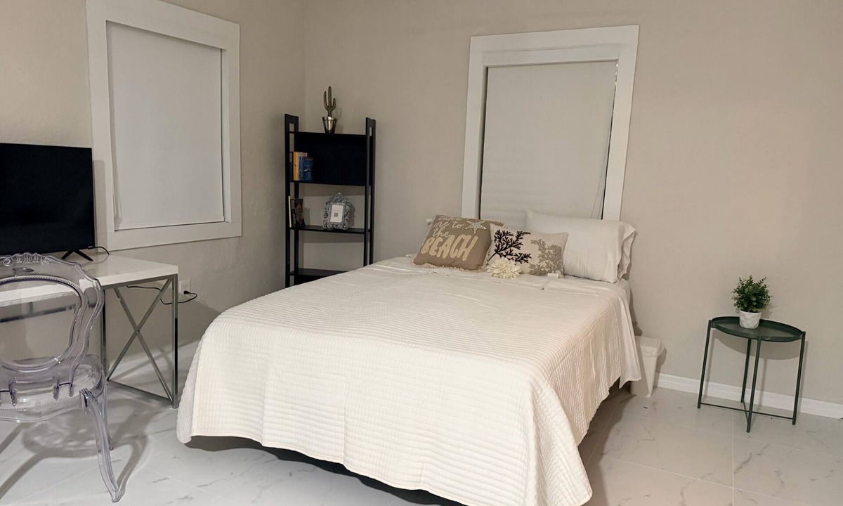 Liberty City House | Private Studio with Side Entrance Near Stadium Health District & Design District