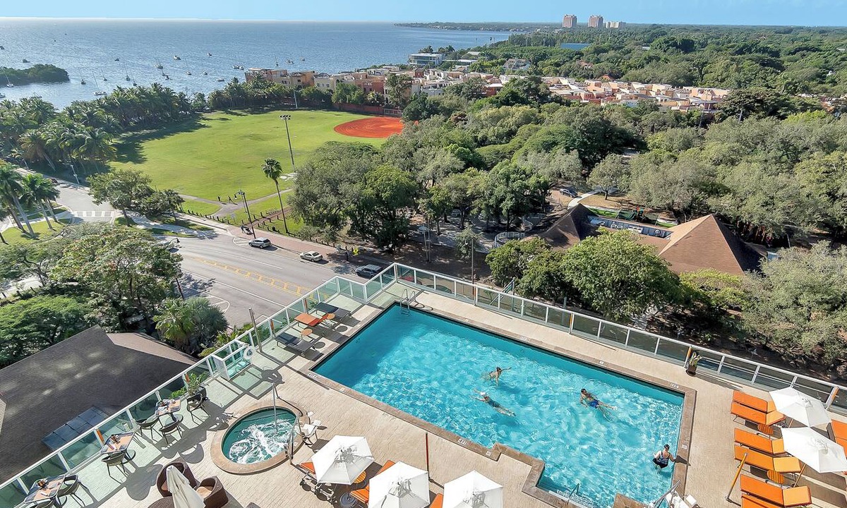 Coconut Grove Hotel | Private Studios with Free Parking at Coconut Grove Hotel