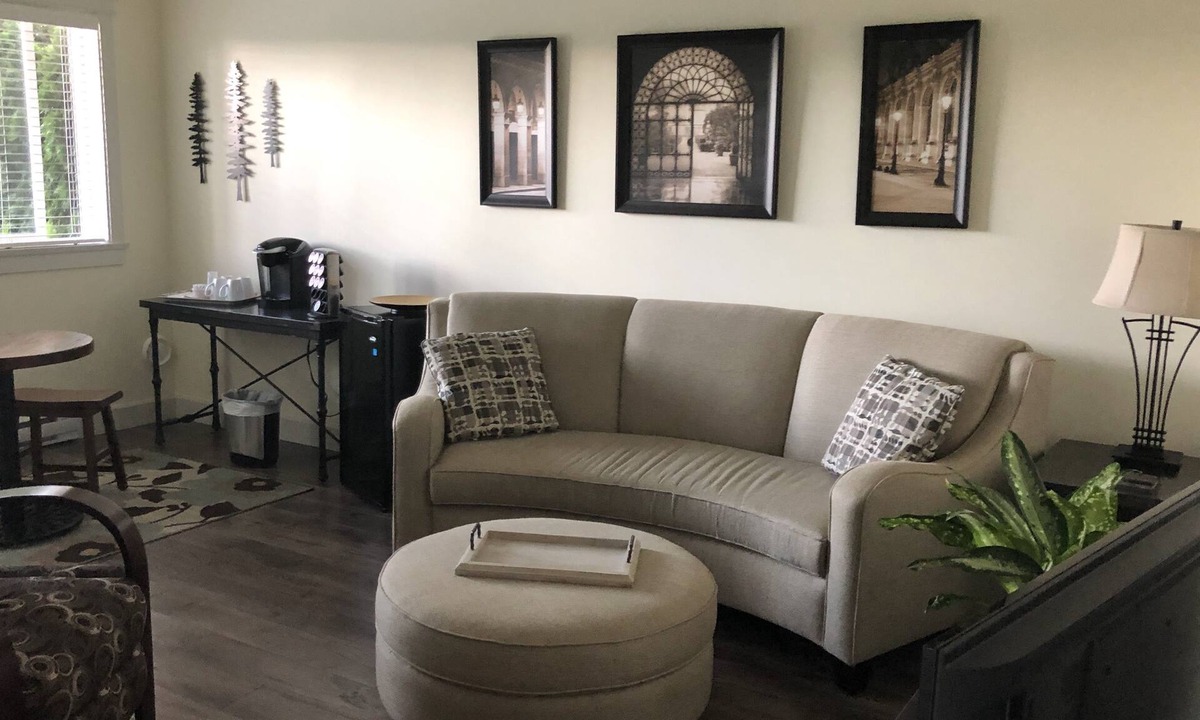 Duncan House | Private Suite in Cowichan Country