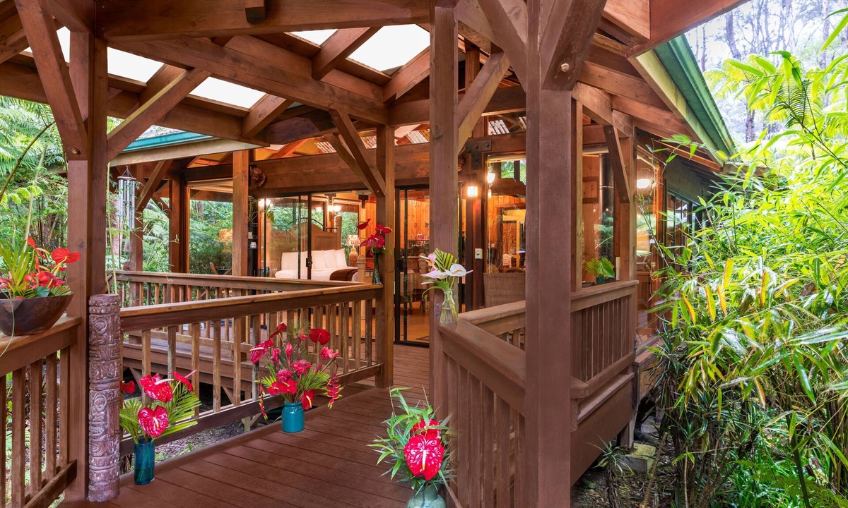 Volcano Bed & Breakfast | Private Suite in Volcano Village Bed and Breakfast