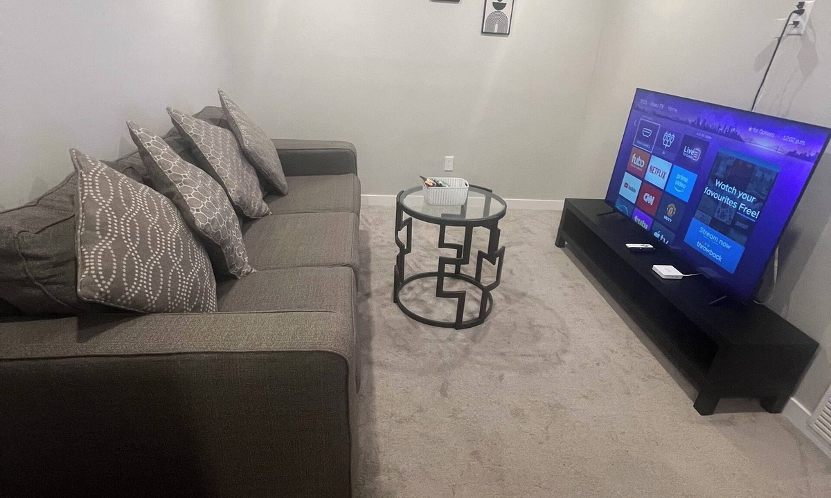 Regina House | Private Suite – Private Entrance, Fast Wi‑Fi & Smart TV – Family & Pet‑Friendly