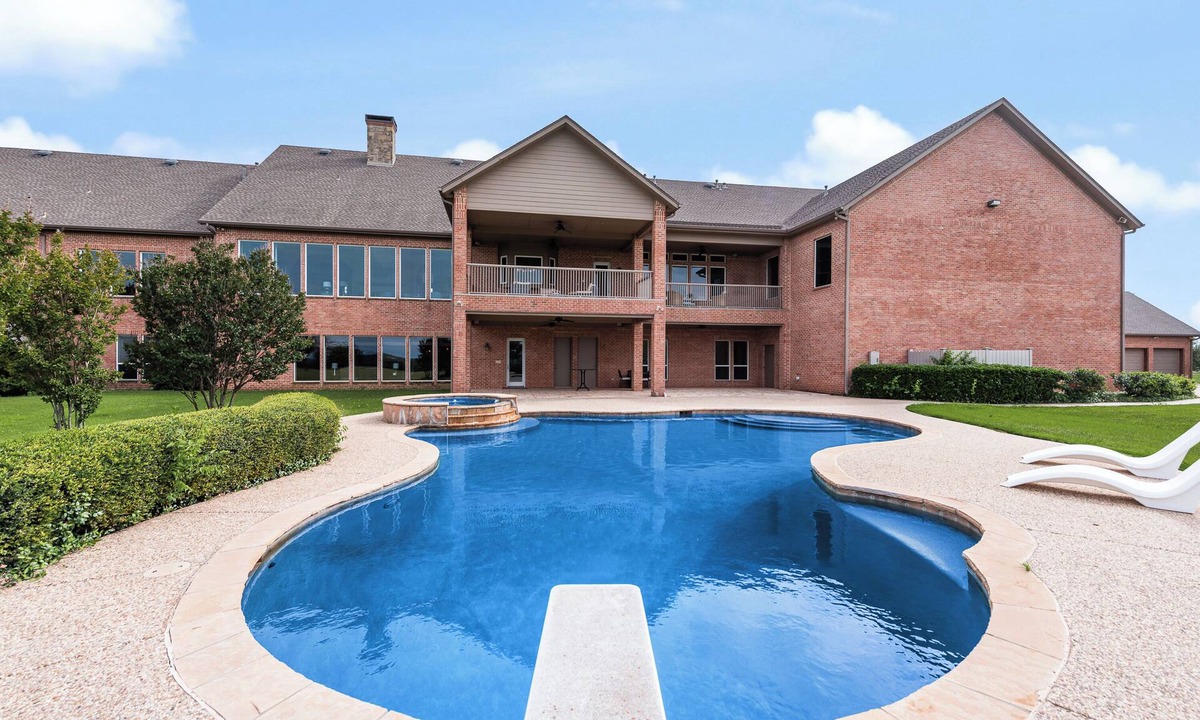 Denton Villa | Private Texas legacy Villa -Ranch View Pool, Gym Sleeps 10+ easy access to city