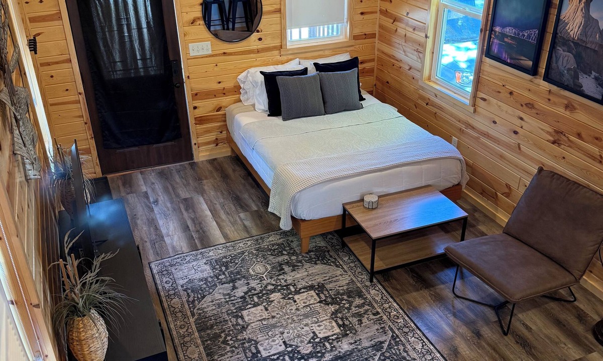 Glendive House | Private Tiny Cabin in Glendive Near Makoshika Park - Free Parking & WiFi