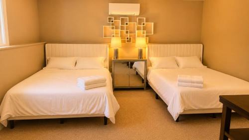Charlottetown House | Private Two Queen Beds Room Near UPEI & Downtown Cozy Retreat Near Everything