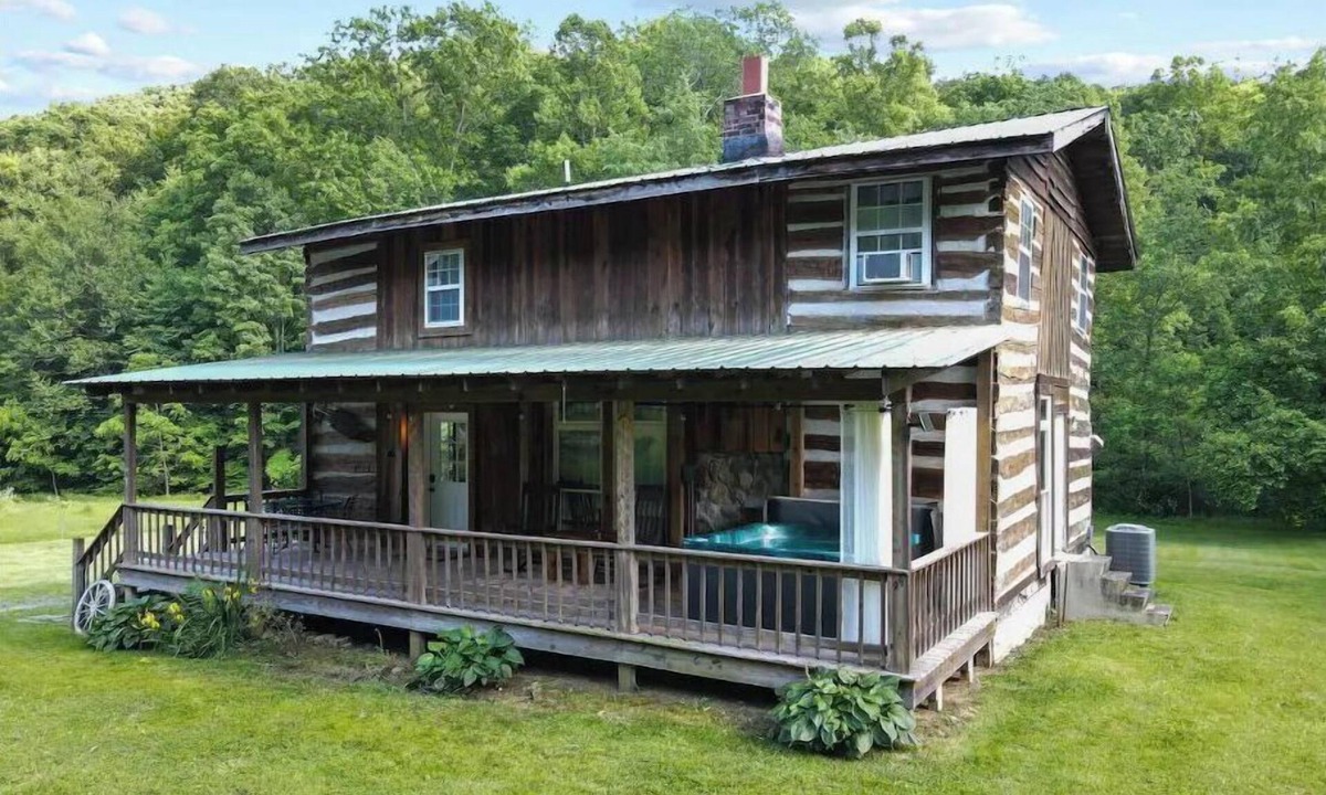Rockbridge House | Private, unique log cabin with hot tub, 3 BR,2 bath. Sleeps 6.