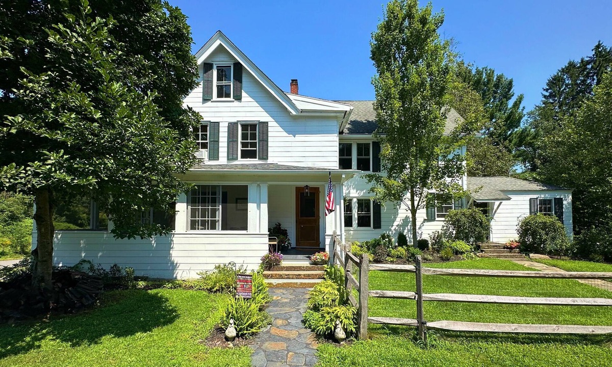 Hillsdale House | Private Unit in shared 1830 Farmhouse