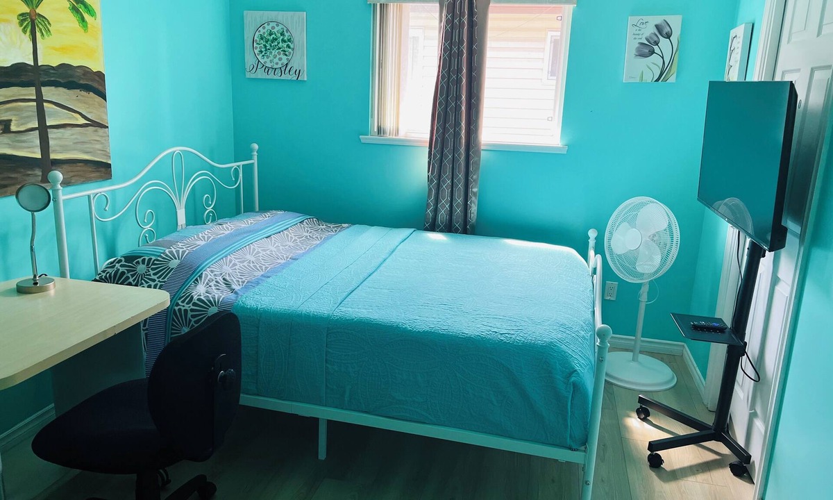 Fleetwood House | Private Upper Bedroom B in a Home/Shared Living Space
