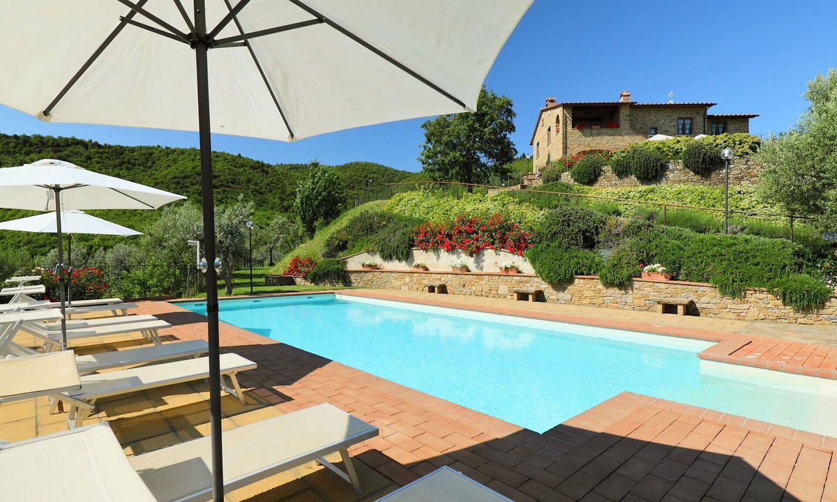 Pieve di Chio Villa | Private Villa with private pool, WIFI, TV, balcony, pets allowed, panoramic view, close to Cortona