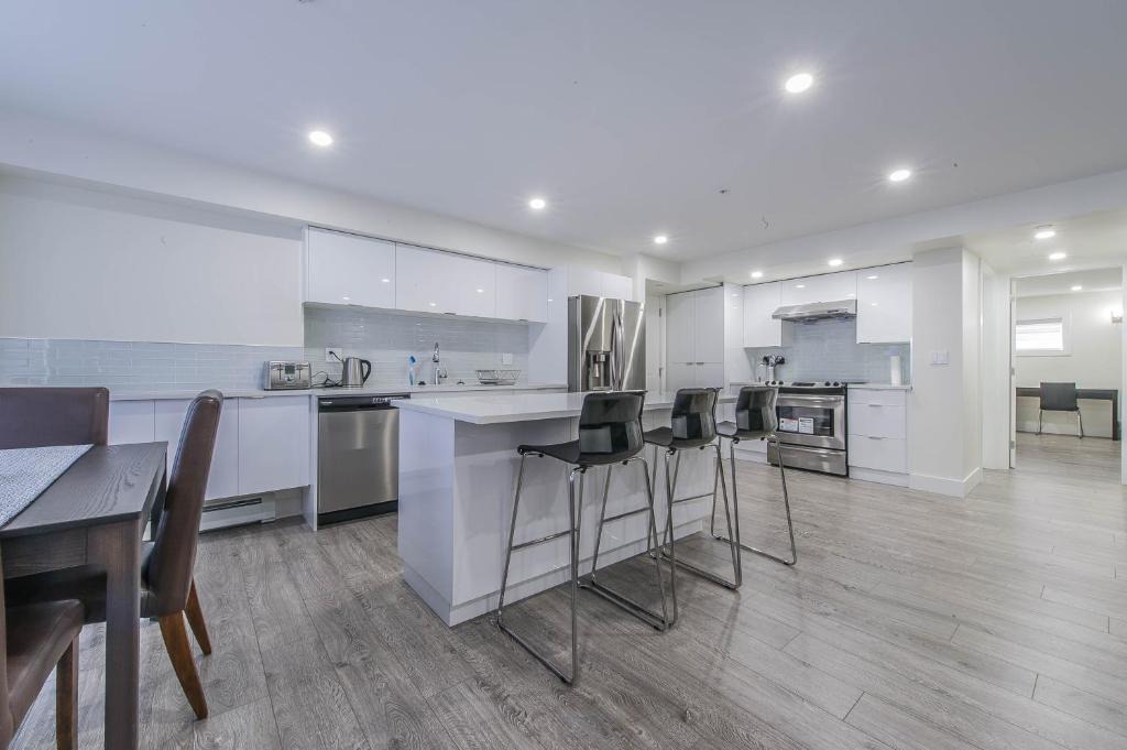 White Rock Apartment | Private Vacation Guest Suite Near Beach