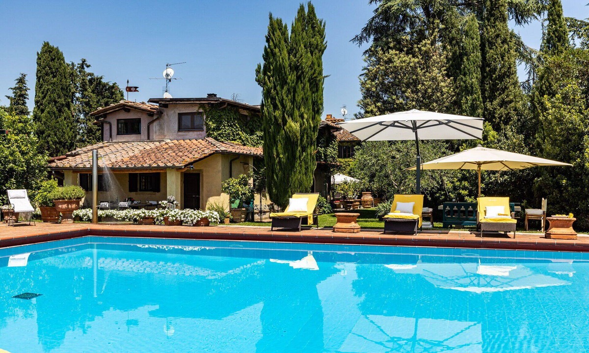 Figline e Incisa Valdarno Villa | Private Villa with hot tub, sauna, private pool, A/C, WIFI, TV, patio, close to Greve In Chianti