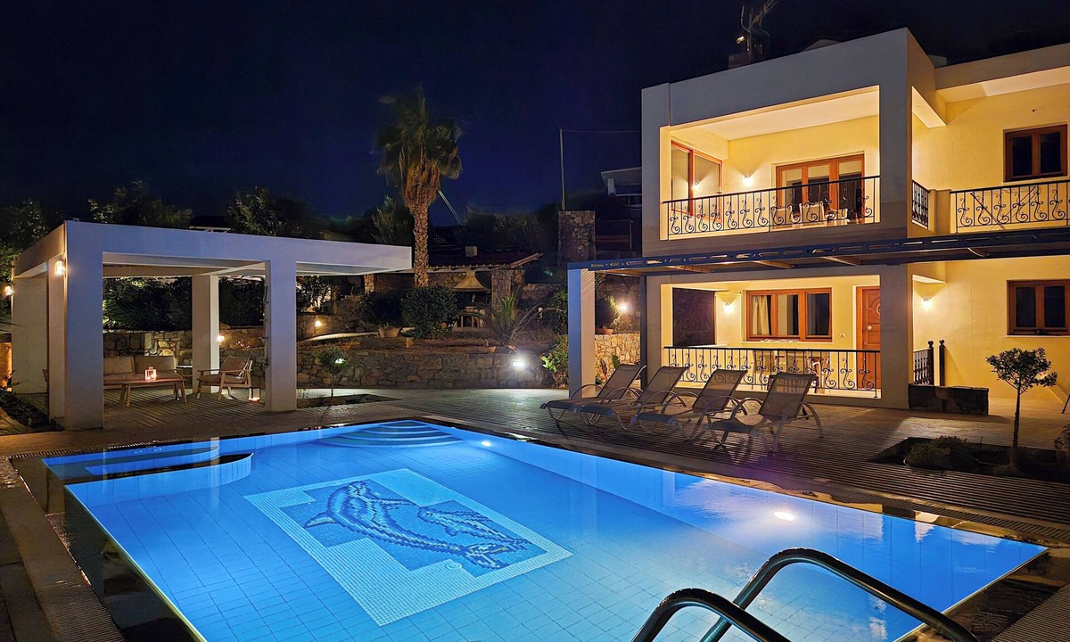 Makry Gialos Villa | Private Villa with swimming pool and Jacuzzi