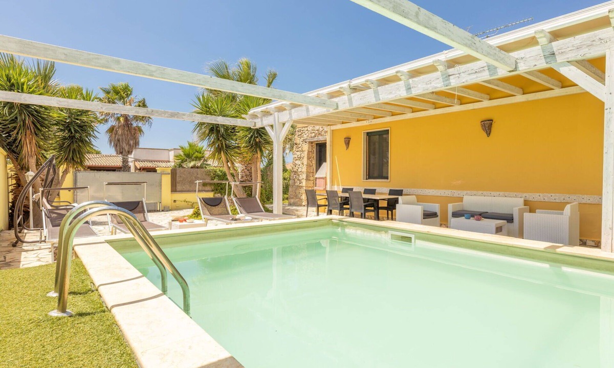 Pizzo Villa | Private Villa with A/C, private pool, WIFI, TV, pets allowed, panoramic view, close to Gallipoli