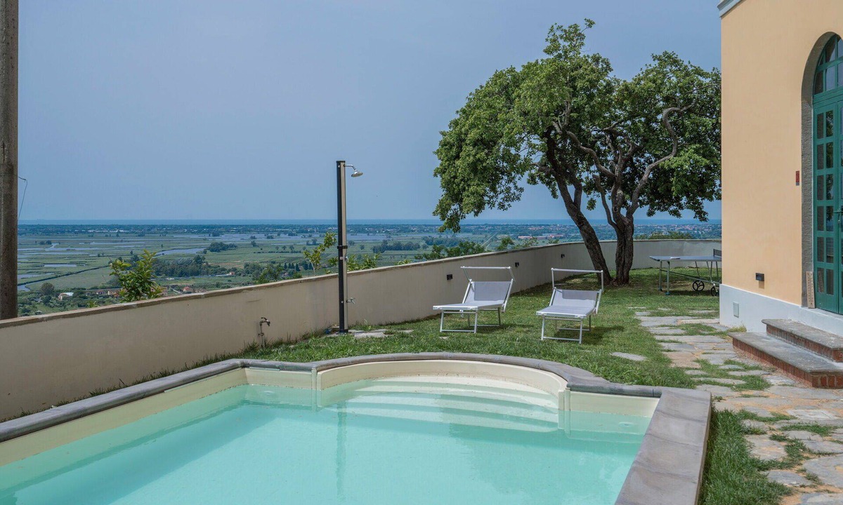 Massarosa House | Private Villa with private pool, A/C, WIFI, TV, veranda, panoramic view, close to Viareggio