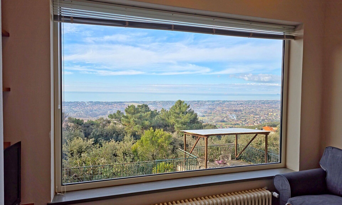 Pietrasanta Villa | Private Villa with WIFI, A/C, TV, terrace, pets allowed, panoramic view, close to Forte Dei Marmi
