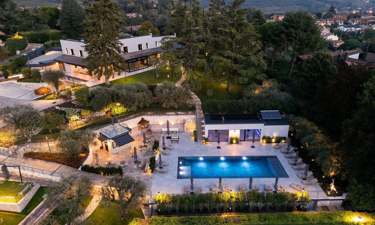 Pedemonte Villa | Private Villa with WIFI, private pool, A/C, sauna, TV, patio, panoramic view, close to Verona