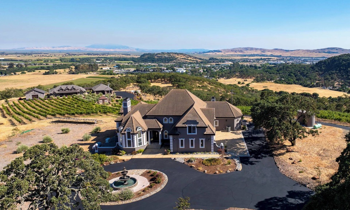 Fairfield Villa | Private Vineyard Estate Near Napa