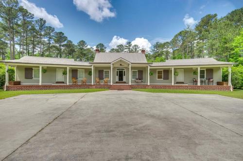 Ruffin House | Private Walterboro Estate w/Deck + Fire Pit!