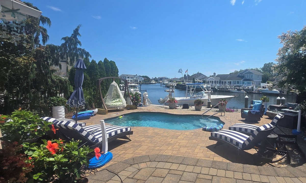 Point Pleasant House | Private waterfront 6drm house, heated pool, minutes from the beach!