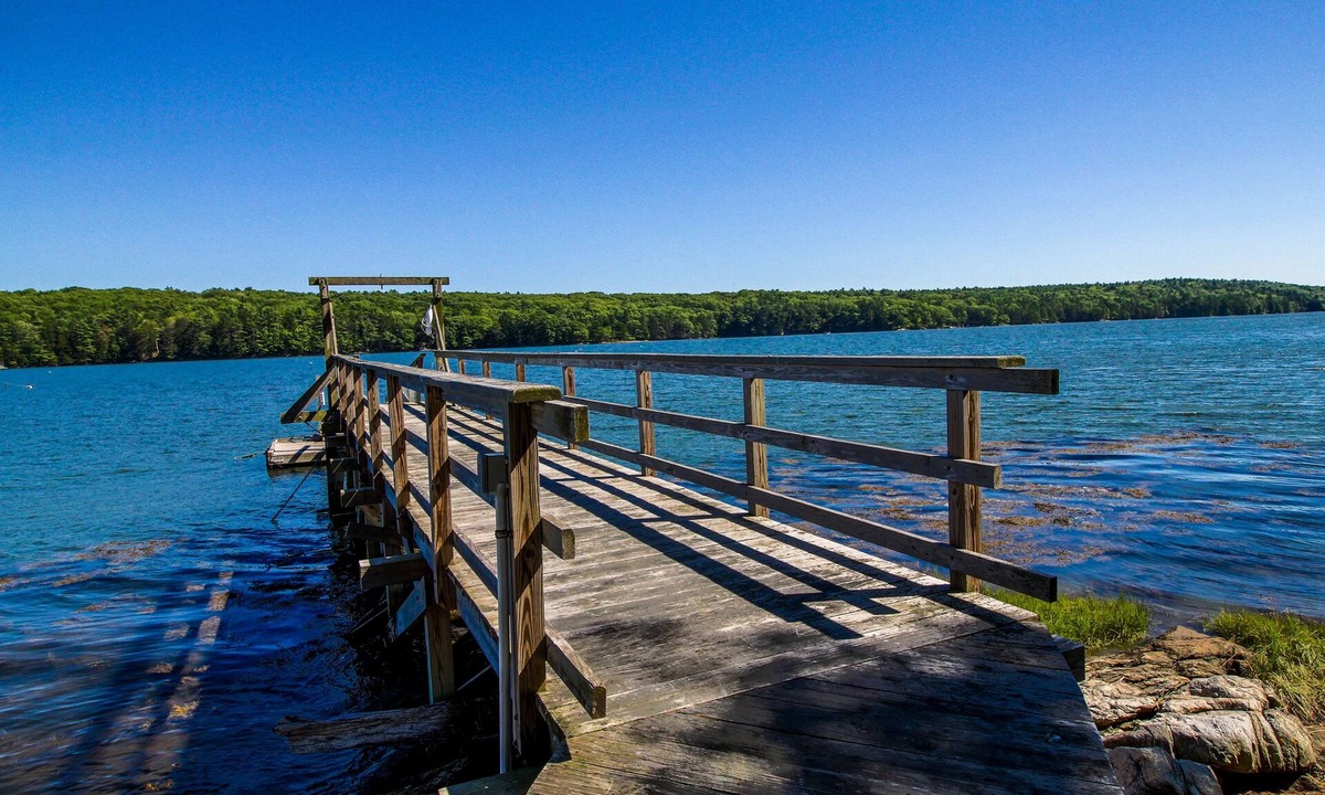Mac Mahan Cabin | Private waterfront home with large deck & deep water dock