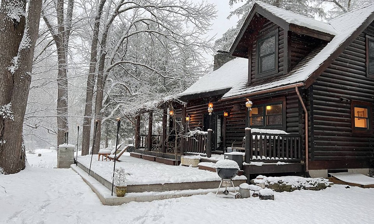 Narrowsburg House | Private Waterfront Log Home on the Delaware River - Upstate Catskills
