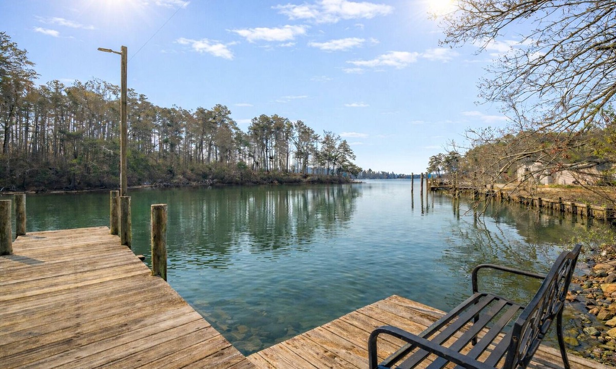 Weems House | Private Waterfront Retreat w/Pier, Kayaks, Game Room & 4 miles from Kilmarnock!