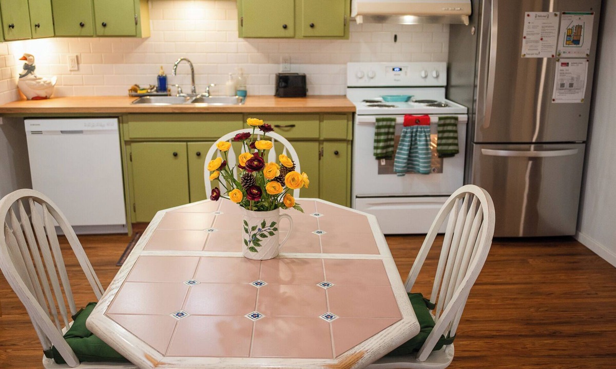 Calgary House | Private Whitehorn Basement Suite-2BR Family Suite, Sleeps 6, Airport Nearby