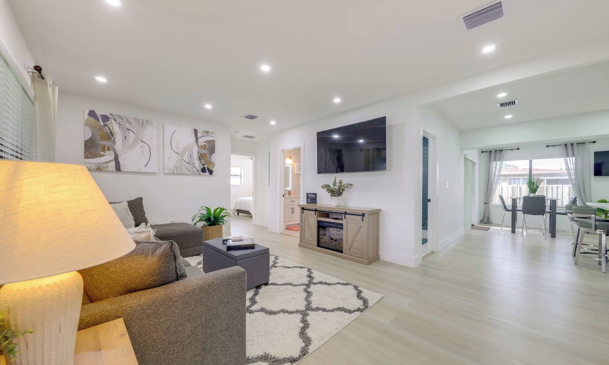 Miramar House | Private Yard! Getaway 3 Mi to Hard Rock Stadium