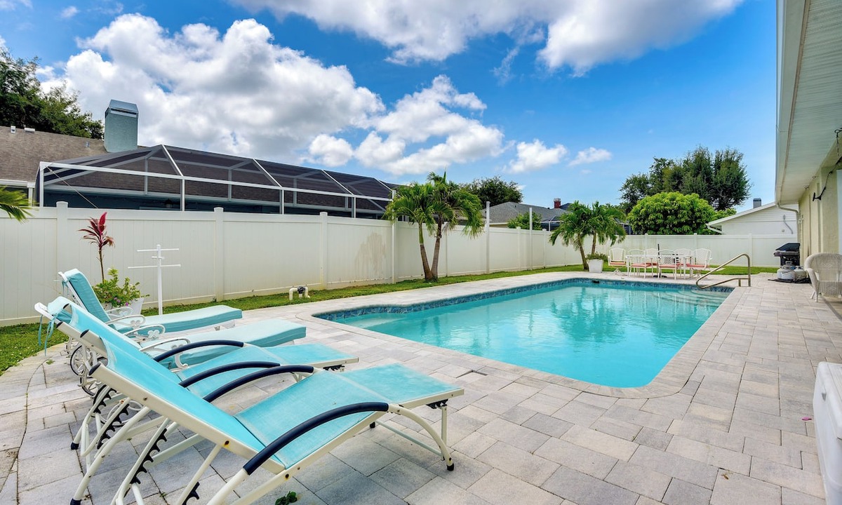 Palma Sola House | Private Yard & Pool! Modern Getaway in Bradenton